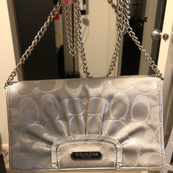 Coach WOC purse - Picture 4 of 7